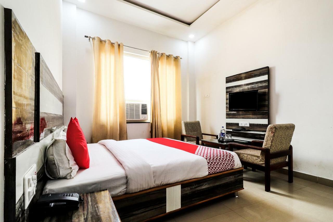 Oyo 39959 Hotel Bandhan Bahraich Bagian luar foto