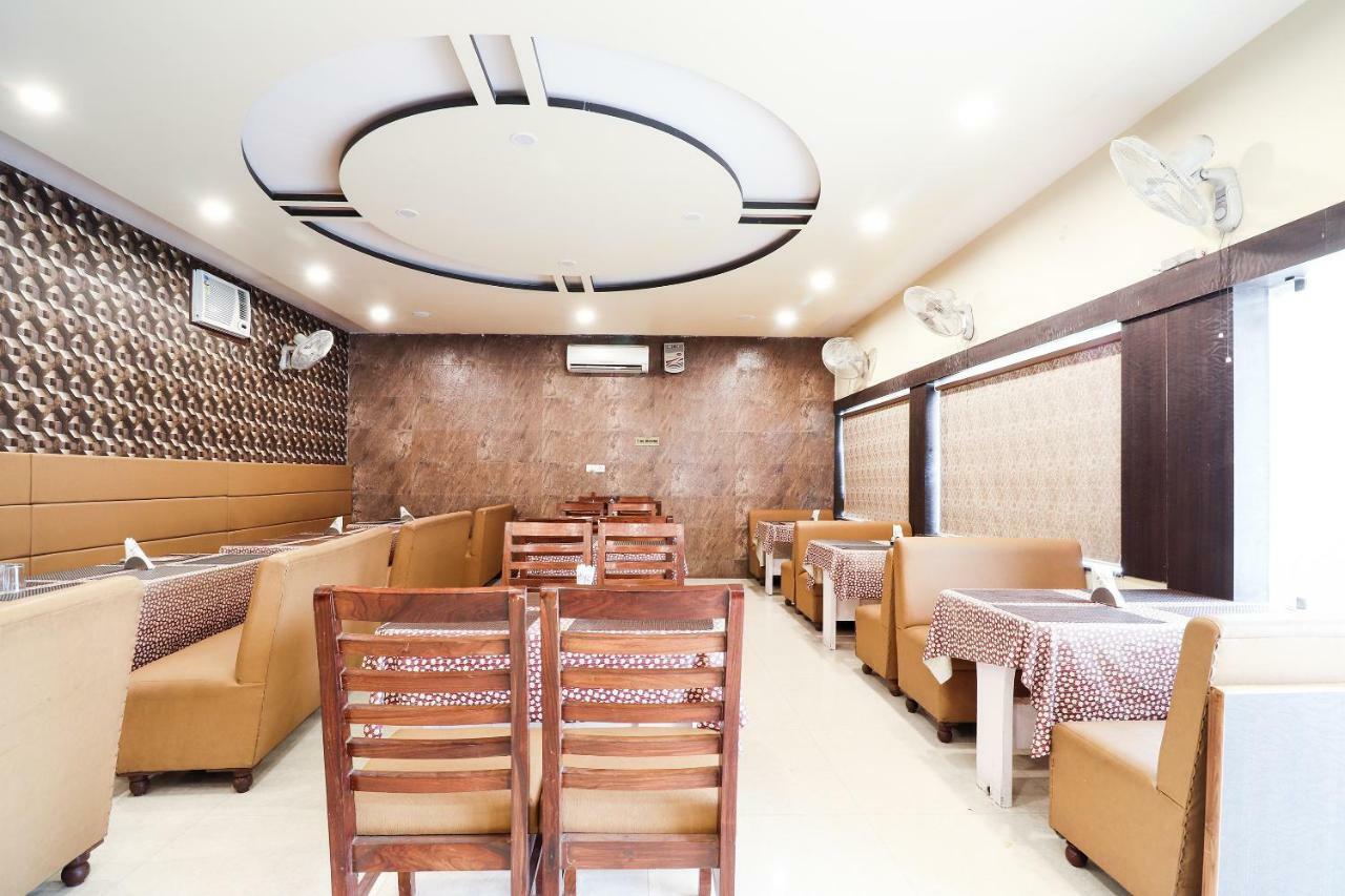 Oyo 39959 Hotel Bandhan Bahraich Bagian luar foto