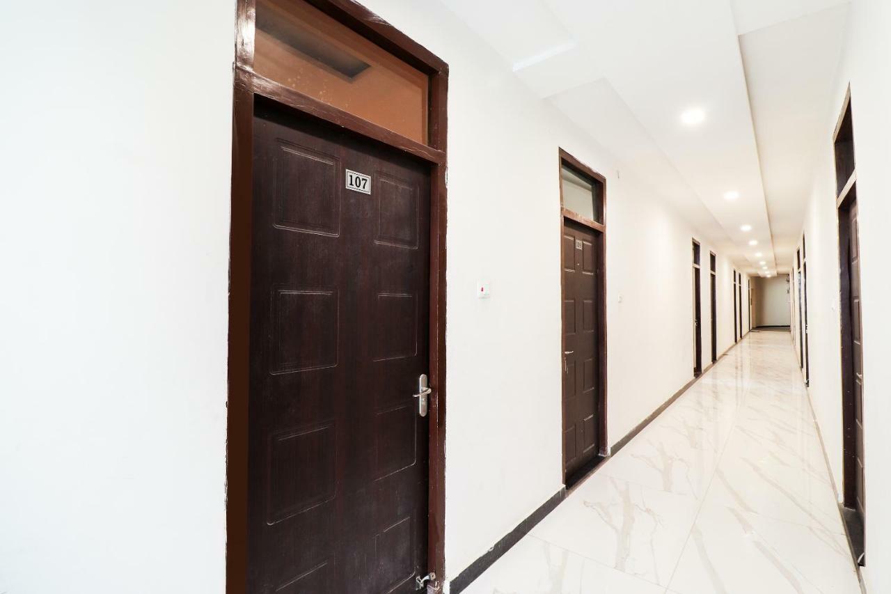 Oyo 39959 Hotel Bandhan Bahraich Bagian luar foto