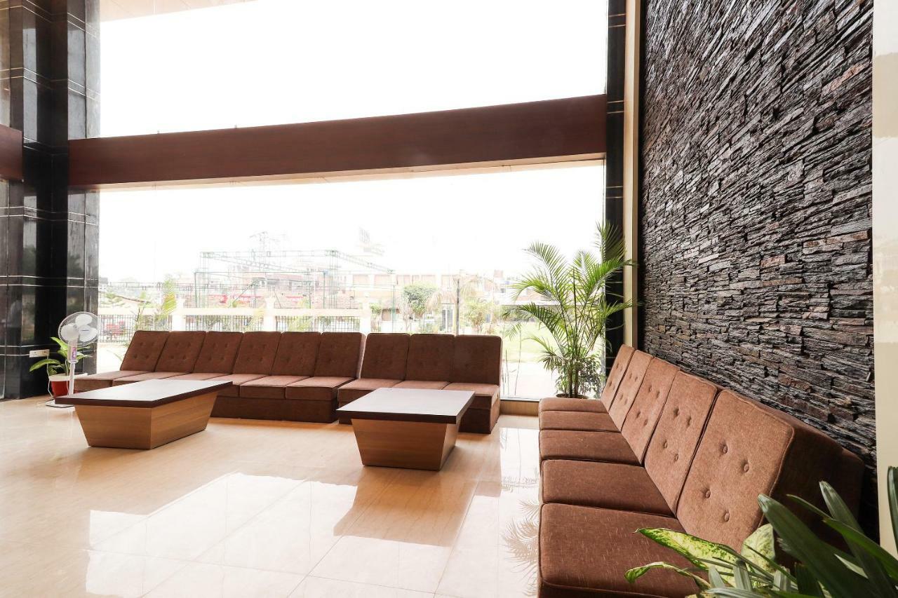 Oyo 39959 Hotel Bandhan Bahraich Bagian luar foto