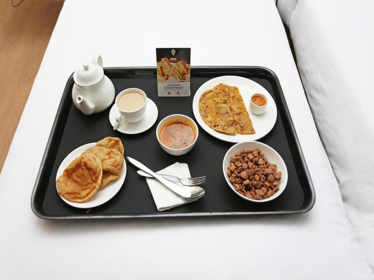 Oyo 39959 Hotel Bandhan Bahraich Bagian luar foto