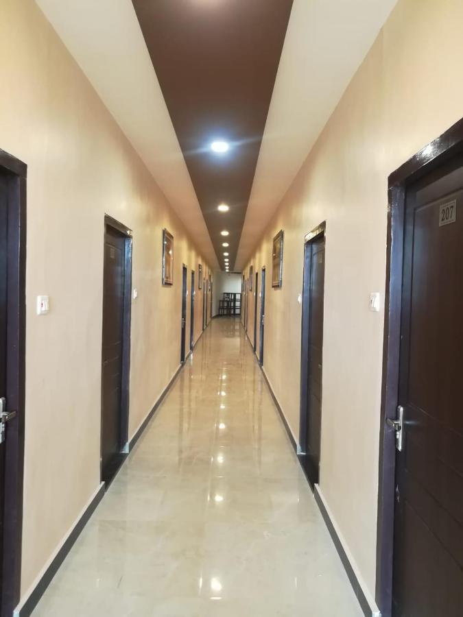 Oyo 39959 Hotel Bandhan Bahraich Bagian luar foto